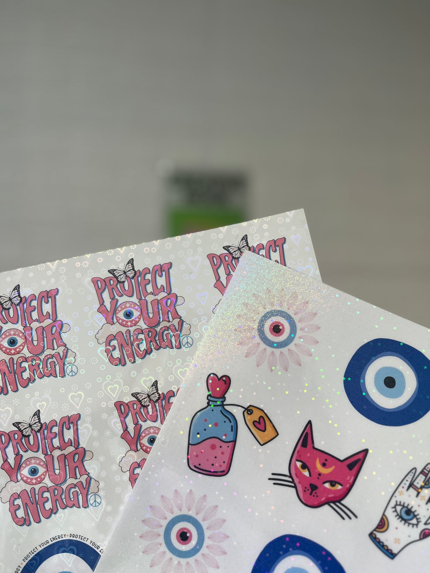 Plancha de stickers con laminado holográfico personalizados