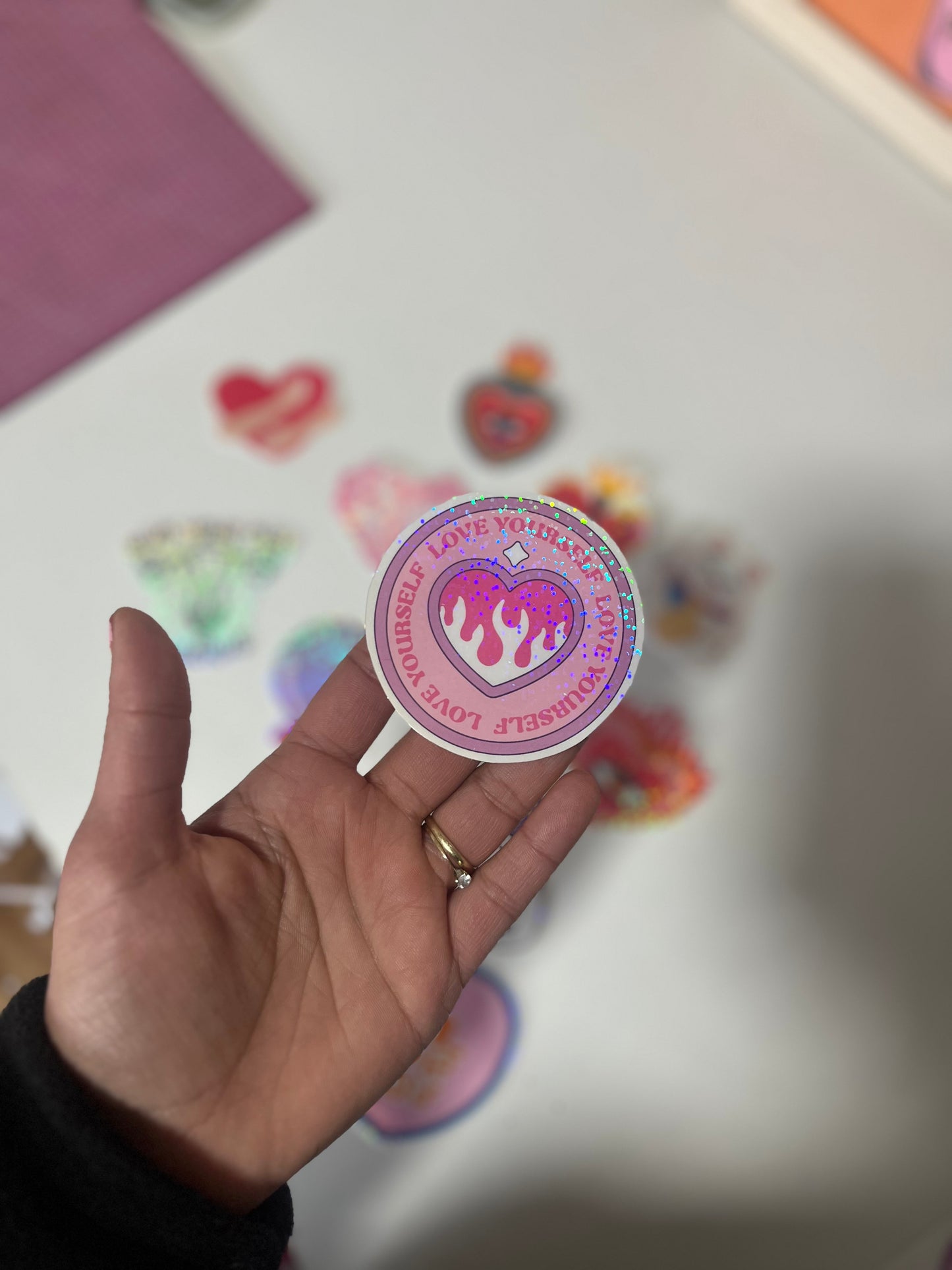 Plancha de stickers con laminado holográfico personalizados