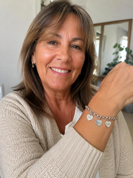 Pulsera rolo + dijes corazones con nombres